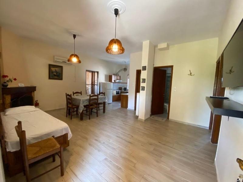 Menelaos Apartments Lefokastro Bagian luar foto
