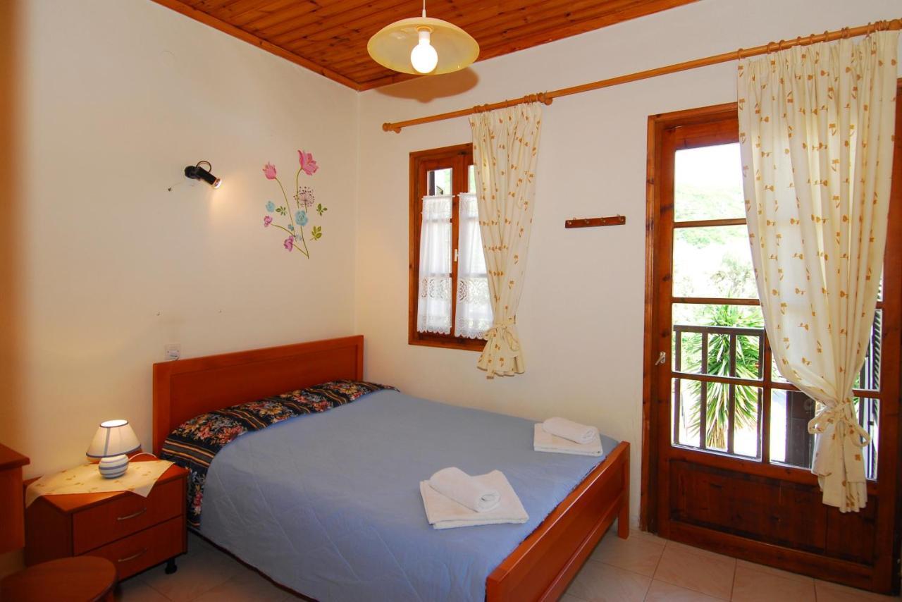Menelaos Apartments Lefokastro Bagian luar foto